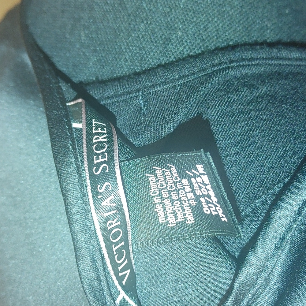 Victoria Secrets robe - Picture 5 of 5